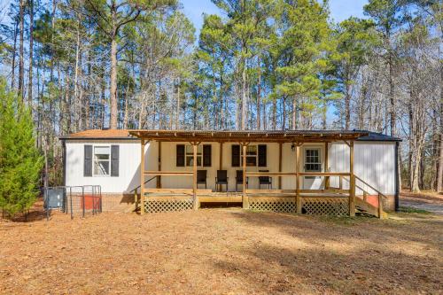Coastal Retreat Near Camp Lejeune, Dogs Welcome!