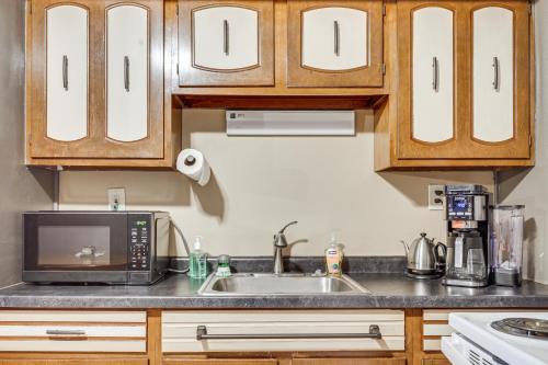 George Lake Views & Access! Family Condo By Trails in Rhinelander (WI)