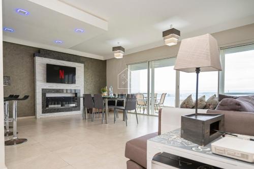 Elegant Apartment in a Secure Residence with Stunning Ocean View – khách sạn tại Mnar