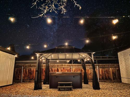 Sun & Snow Bungalow Remodeled Hot Tub W&D
