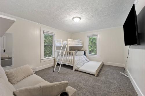 . Newly Renovated Home <5 Mi to WEC!