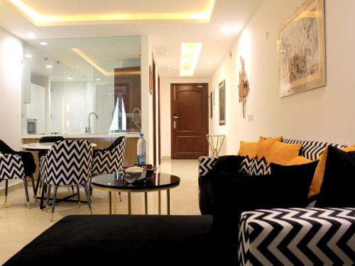 GoldCrest Mall Luxury Apartments with Balcony By SkyAura In DHA Lahore - image 10