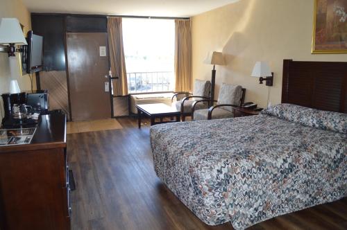 Tarpon Shores Inn - image 12
