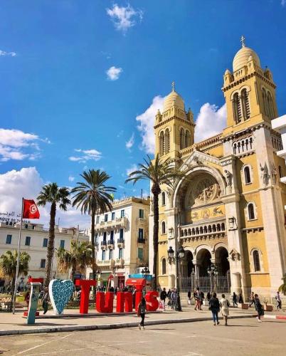 Hotel Marhaba - Beb Bhar Tunis in Place du Gouvernement
