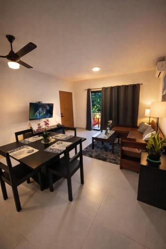 3 bedrooms, 5 beds