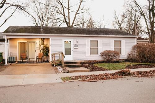 Cozy bungalow in the heart of historic Marysville in ماريس فيل