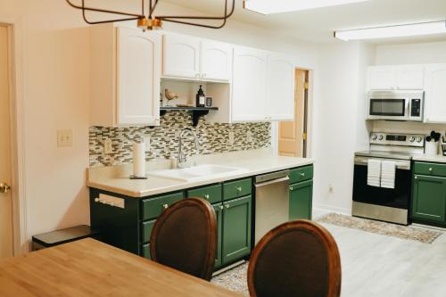 Cozy bungalow in the heart of historic Marysville in ماريس فيل