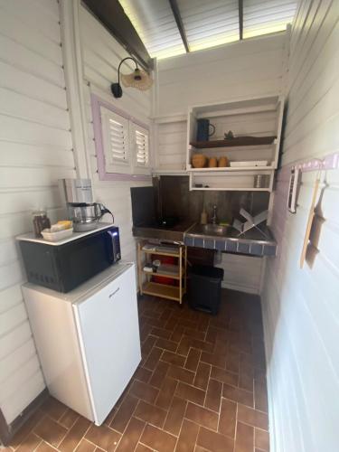 keittiö, Two-bedroom apartment with sea view in Les Anses-d'Arlet