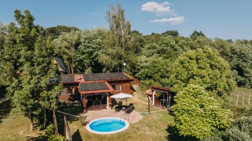 Peaceful countryside retreat with pool, hot tub & sauna in Donji Koncovcak
