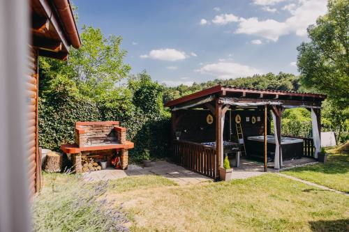 Peaceful countryside retreat with pool, hot tub & sauna in Donji Koncovcak