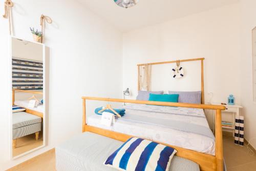 1 queen bed, 1 sofa bed