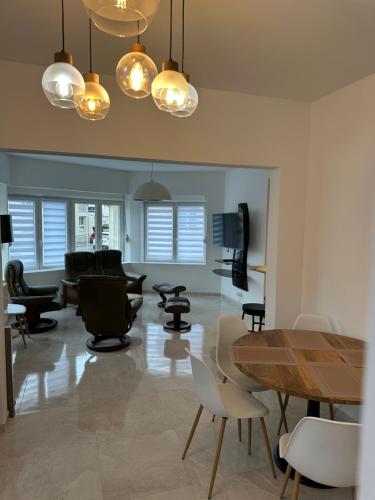 Villa Art Déco gîte à louer Cormelles-le-Royal