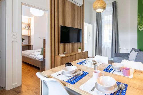 Central - Very Comfy - Modern - image 8