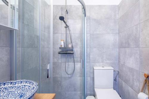 Central - Very Comfy - Modern - image 6