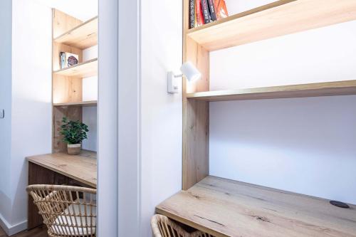 Central - Very Comfy - Modern - image 7