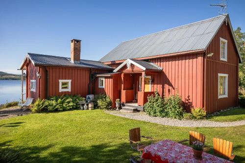 Viesnīcas āriene, Rural House With Panoramic View Over Lake Hansa in Nasvikena