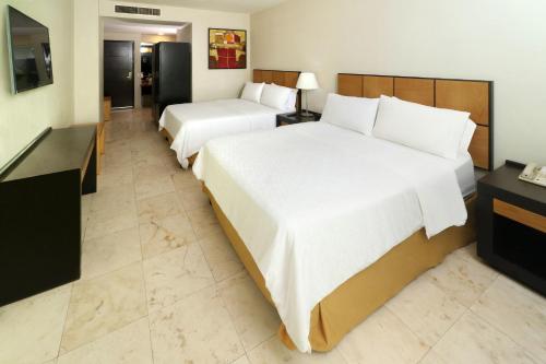 2 queen beds