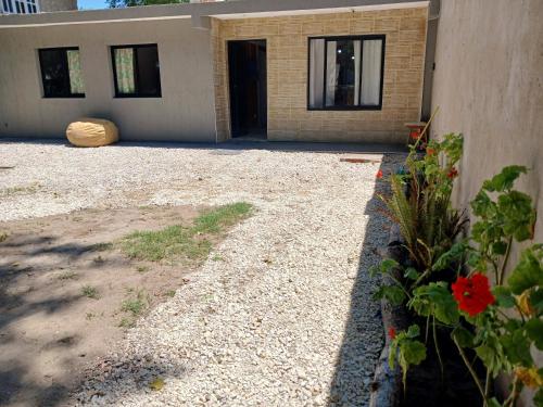CASA CHALET con PARQUE