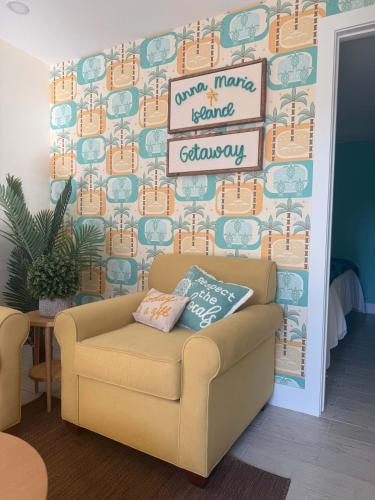 Sea Gem One bed one bath charmer steps to beach in Bradenton Beach, USA
