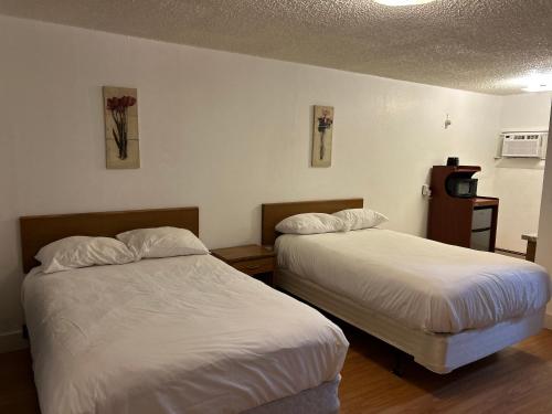 2 double beds