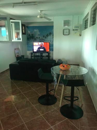 Un été sans fin, wifi, streaming (Un ete sans fin, wifi, streaming) in Riviere-Pilote