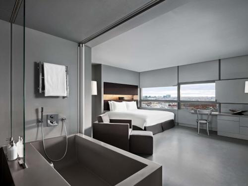 room detail thumbnail 1