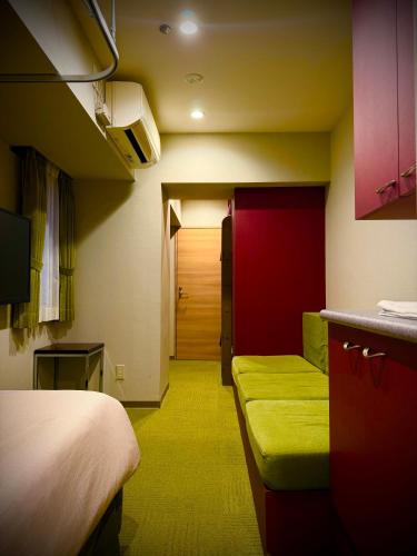 room detail thumbnail 2