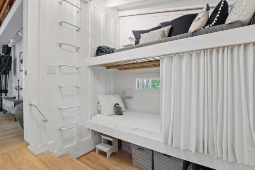 The Artful Bungalow with Loft home - image 7