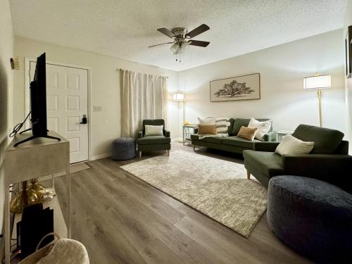 WiFi - Pet Friendly - Laundry - Short - Long Term in Safety Harbor