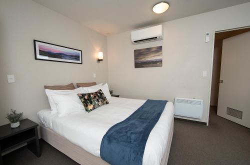 Cranford Oak Motel - image 5