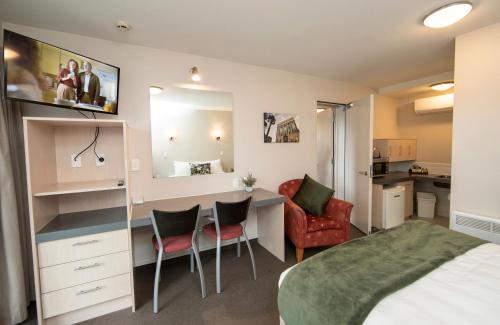 Cranford Oak Motel - image 3