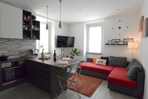 Iekārtas, LaCasetta _ Como Lakeview Terrace renovated apartment in Carate Urio