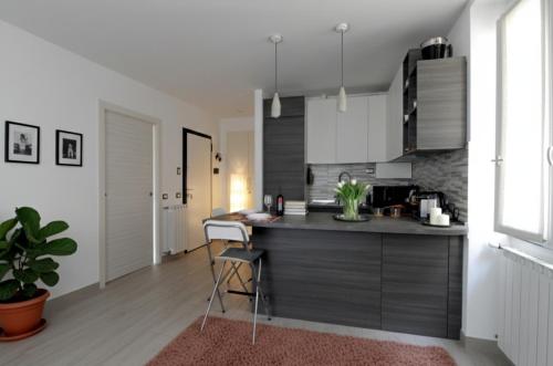 virtuve, LaCasetta _ Como Lakeview Terrace renovated apartment in Carate Urio
