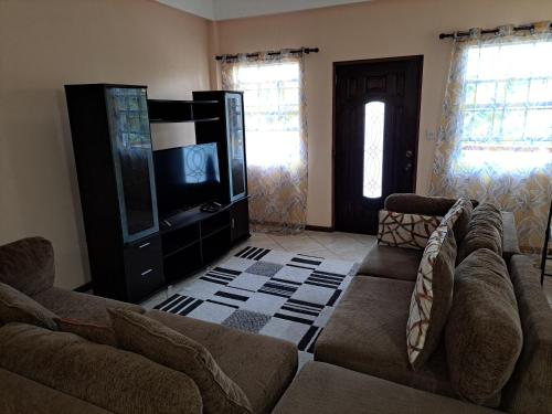 Parrot Heights in Анс-Лавуа