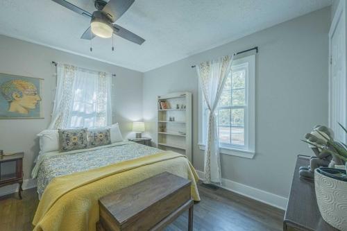 Eclectic Inn Downtown - 2 miles to Sanford Stadium home - image 13