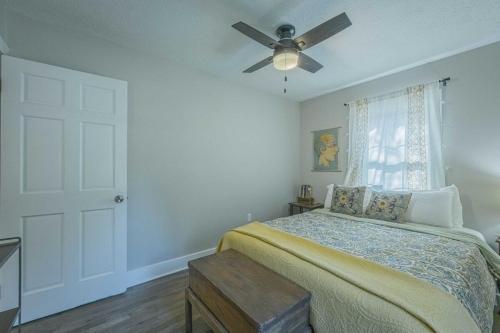 Eclectic Inn Downtown - 2 miles to Sanford Stadium home - image 2