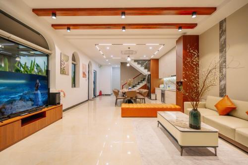 Luxury 4BR Corner Villa Private Pool & BBQ Da Nang in Da Nang — photo 3