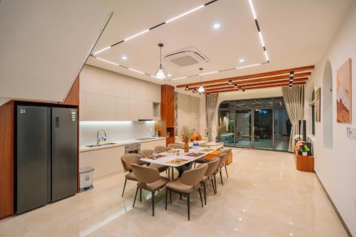 Luxury 4BR Corner Villa Private Pool & BBQ Da Nang in Da Nang — photo 5