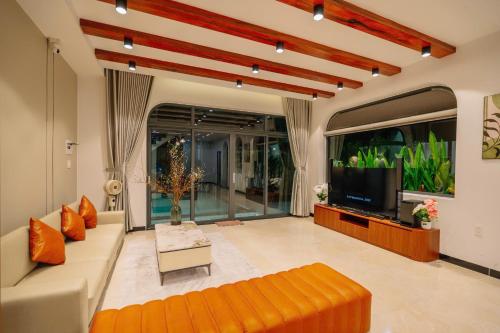 Luxury 4BR Corner Villa Private Pool & BBQ Da Nang in Da Nang — photo 2