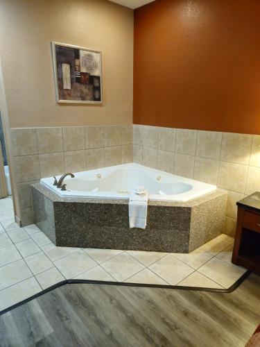 Pezsgőfürdő, Budgetel Inn and Suites in Hearne (Texas)