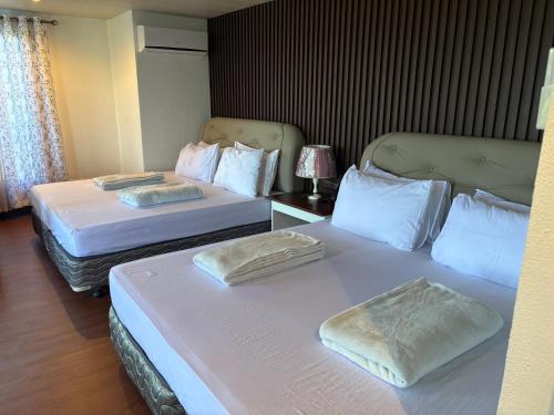 2 king beds