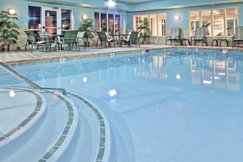 Swimming pool, Holiday Inn Express Hotel & Suites Urbana-Champaign-U of I Area By IHG in Urbana (IL)