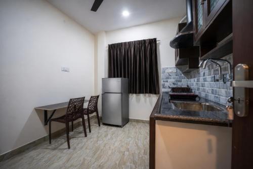 Rayzen Stays & Backpackers Hostel in Poonamallee
