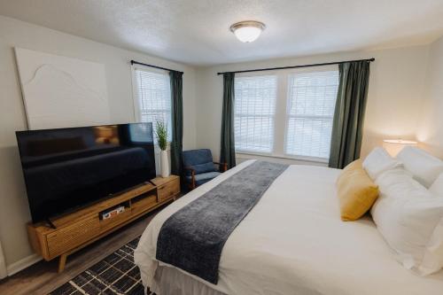 Centrally Located King Bed Midtown Liberty 2695 UP - Shelby County, TN