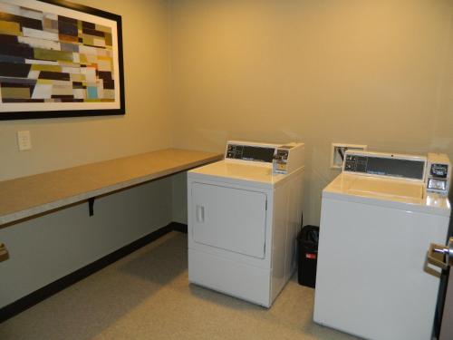 Brookstone Lodge & Suites in Algona