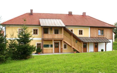 Gästehaus Schloss Bernau, Pension in Fischlham bei Steinhaus