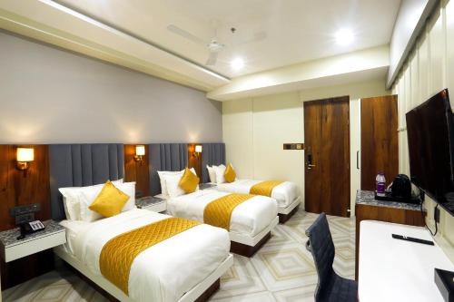 HOTEL BREEZE BAYex bkc in Bandra Kurla Complex