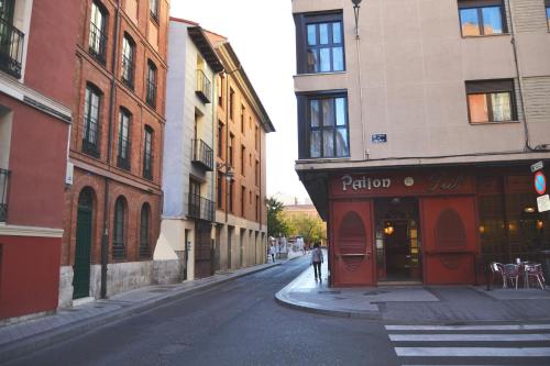 Leopoldo Cano Center - image 3