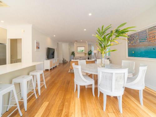 Facilities, Calm Coastal 4BR Vaucluse Home for 10 with Garage in Watsons Bay