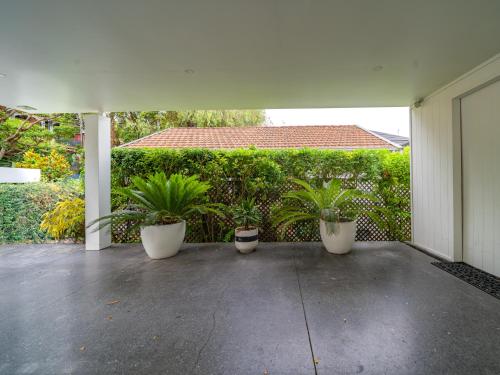 Calm Coastal 4BR Vaucluse Home for 10 with Garage in Watsons Bay